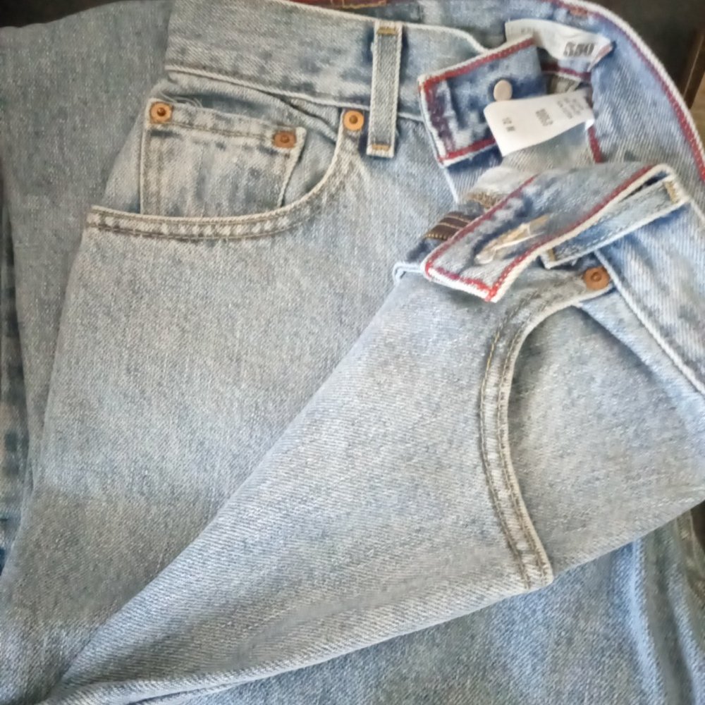 Women's Levi jeans